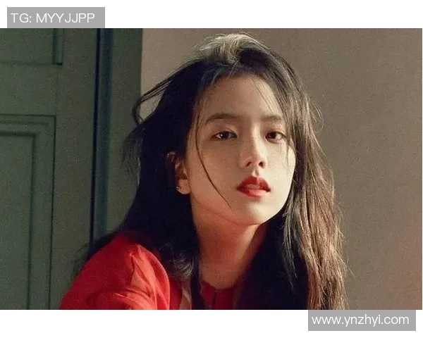 金智秀与足球明星的浪漫爱情故事揭秘，甜蜜瞬间引发热议